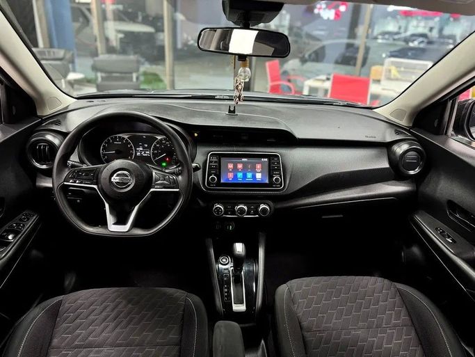 Подержанный Nissan Kicks I Рестайлинг, 1.6 л, 2021 в Дубае от F1 Motors Серый цвет. Американская | AUTO.AE