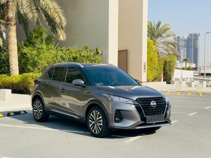 Подержанный Nissan Kicks I Рестайлинг, 1.5 л, 2024 в Дубае от KARGAL USED CARS Серый цвет. GCC | AUTO.AE