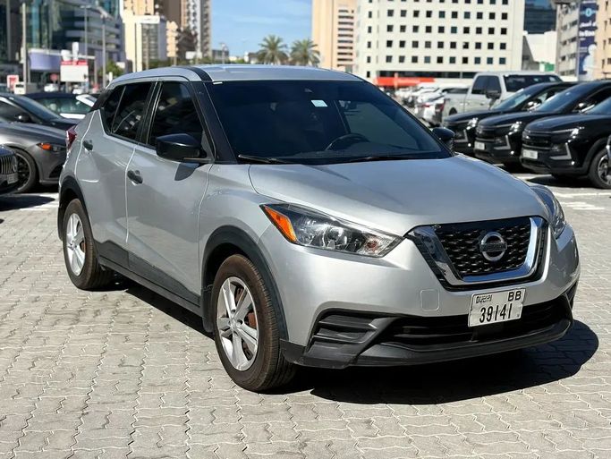 Used Nissan Kicks I, 1.6 l, 2020 in Dubai by AUTO GEMS DUBAI, Silver color. American Specs | AUTO.AE