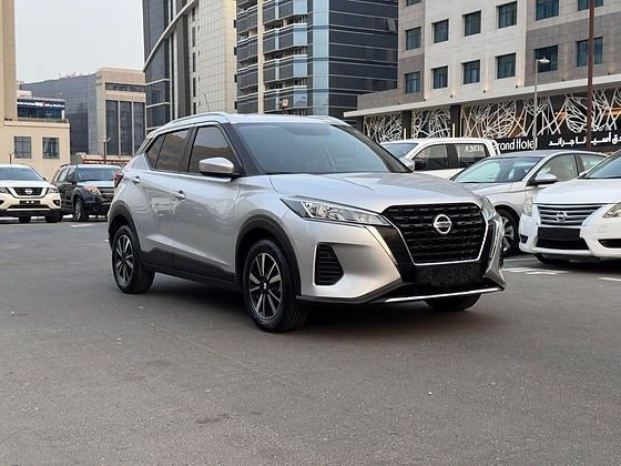 Подержанный Nissan Kicks I Рестайлинг, 1.6 л, 2021 в Дубае от DEVA CARS Серебристый цвет. GCC | AUTO.AE