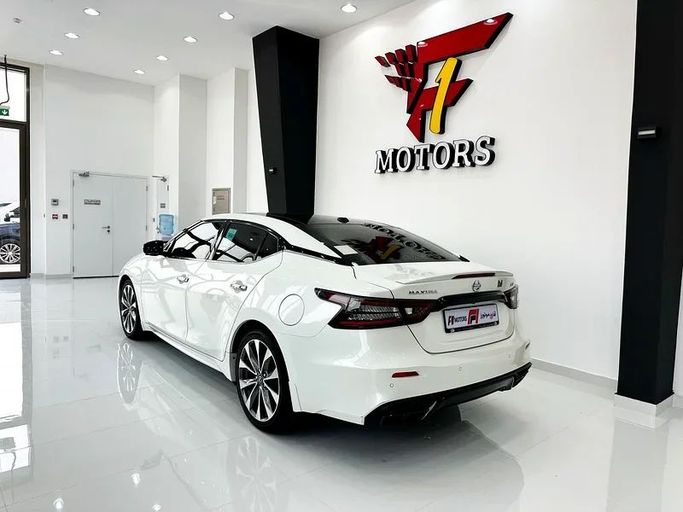 مستعملة Nissan Maxima عملية شد الوجه VIII (A36), 3.5 l, 2022 في في دبي من F1 Motors، اللون أبيض. مواصفات الخليج | AUTO.AE