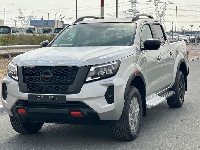 جديدة Nissan Navara (Frontier) IV (D23), 2.5 l, 2025 في في دبي من MENAMOTORS، اللون فضي. أخرى | AUTO.AE