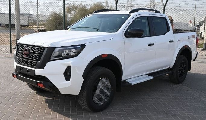 جديدة Nissan Navara (Frontier) IV (D23), 2.5 l, 2025 في في دبي من AYT Motors، اللون أبيض. أخرى | AUTO.AE