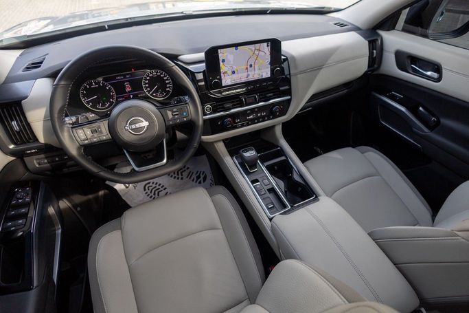 Подержанный Nissan Pathfinder V, 3.5 л, 2024 в Дубае от Linda Cars Серый цвет. GCC | AUTO.AE