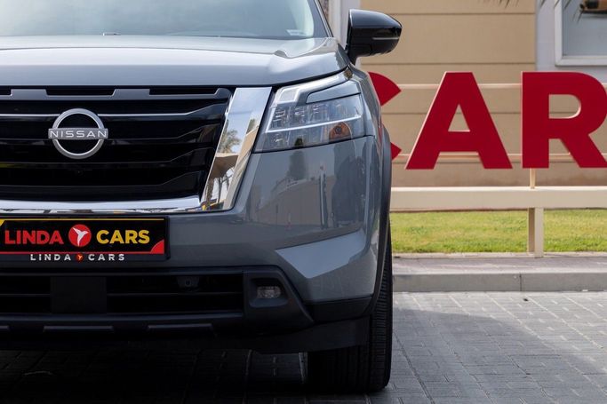 Подержанный Nissan Pathfinder V, 3.5 л, 2024 в Дубае от Linda Cars Серый цвет. GCC | AUTO.AE
