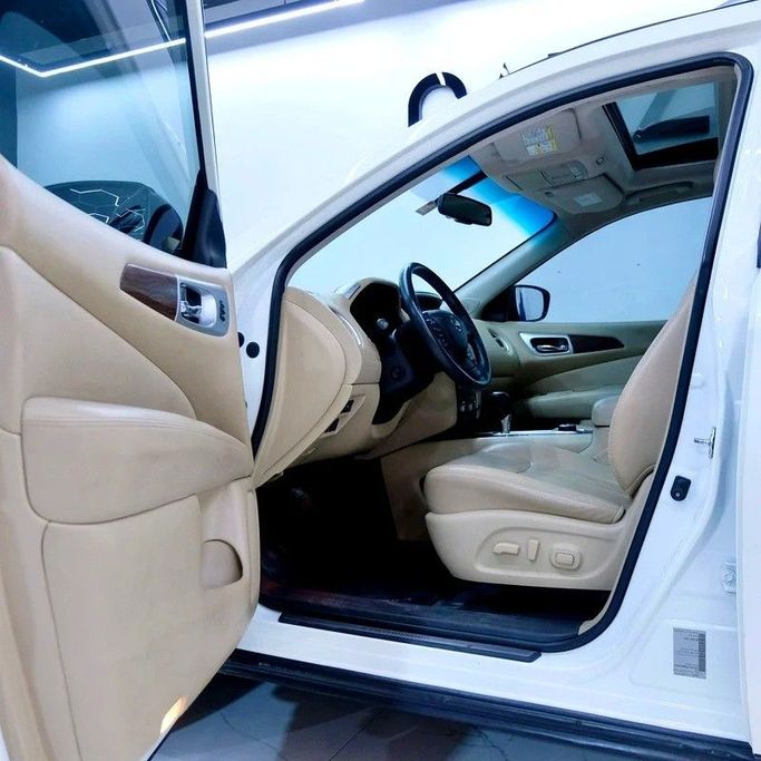 Used Nissan Pathfinder IV Facelift, 3.5 l, 2019 in Dubai by Carzilla Motors, White color. GCC Specs | AUTO.AE