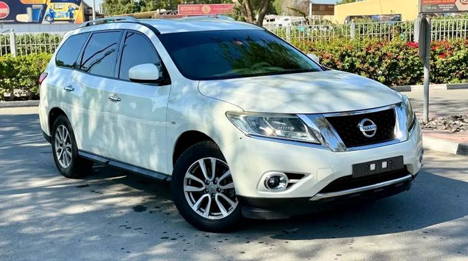 Подержанный Nissan Pathfinder IV, 3.5 л, 2015 в Дубае от Auto Links LLC Белый цвет. GCC | AUTO.AE