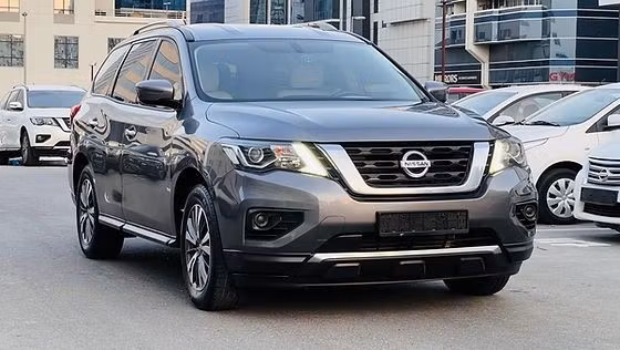 Подержанный Nissan Pathfinder IV Рестайлинг, 3.5 л, 2018 в Дубае от DEVA CARS Серый цвет. GCC | AUTO.AE