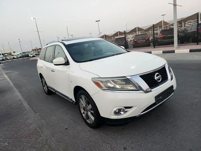 مستعملة ⁦Nissan Pathfinder رابعاً، 3.5 l، 2014⁩ في في الإمارات, دبي من Abdo Al Muthanna Used Cars، اللون أبيض. مواصفات الخليج | AUTO.AE | إعلان #290791