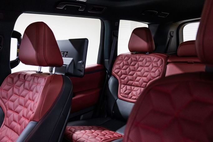 Nissan Patrol VI (Y62) Рестайлинг 2, 2025 внедорожник 5 дв. бизнес класса в Дубае от POF RENTAL черный цвет | AUTO.AE