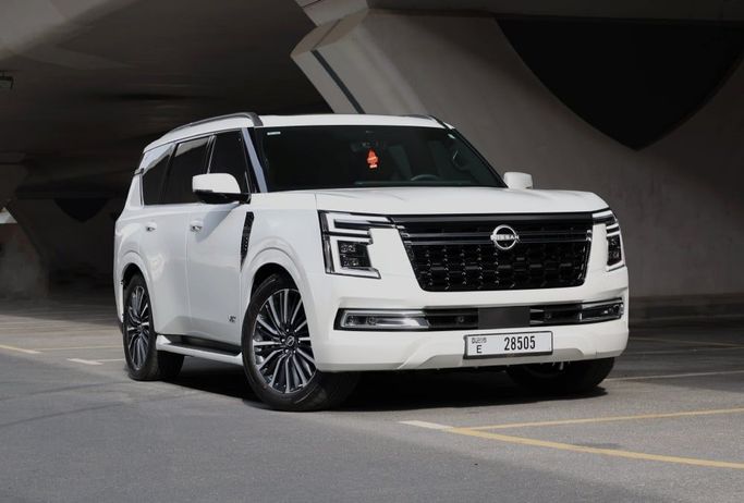 Nissan Patrol VI (Y62) Рестайлинг 2, 2025 внедорожник 5 дв. бизнес класса в Дубае от POF RENTAL белый цвет | AUTO.AE
