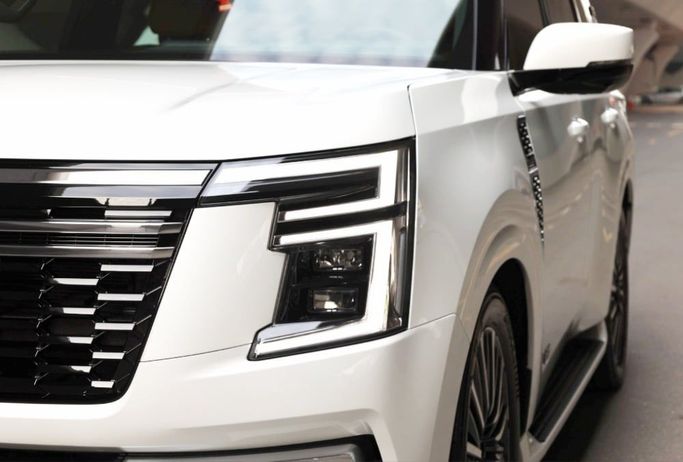 Nissan Patrol VI (Y62) Рестайлинг 2, 2025 внедорожник 5 дв. бизнес класса в Дубае от POF RENTAL белый цвет | AUTO.AE