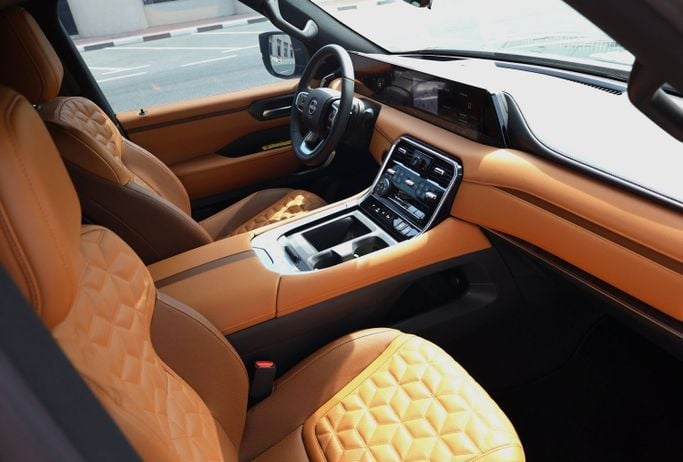 Nissan Patrol VI (Y62) Рестайлинг 2, 2025 внедорожник 5 дв. бизнес класса в Дубае от POF RENTAL зеленый цвет | AUTO.AE