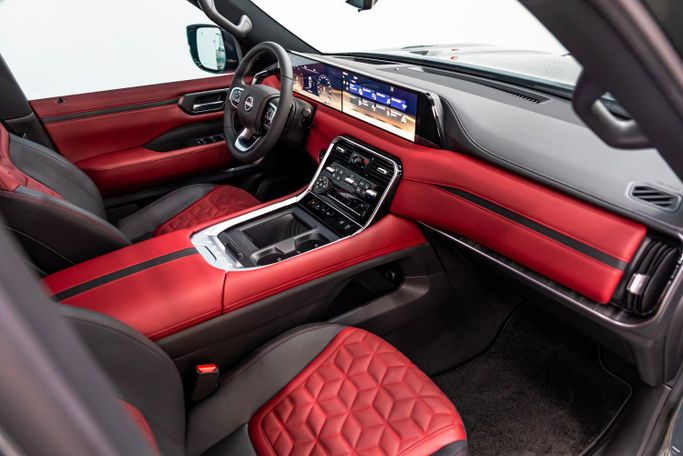 Nissan Patrol VI (Y62) Рестайлинг 2, 2025 внедорожник 5 дв. бизнес класса в Дубае от POF RENTAL зеленый цвет | AUTO.AE