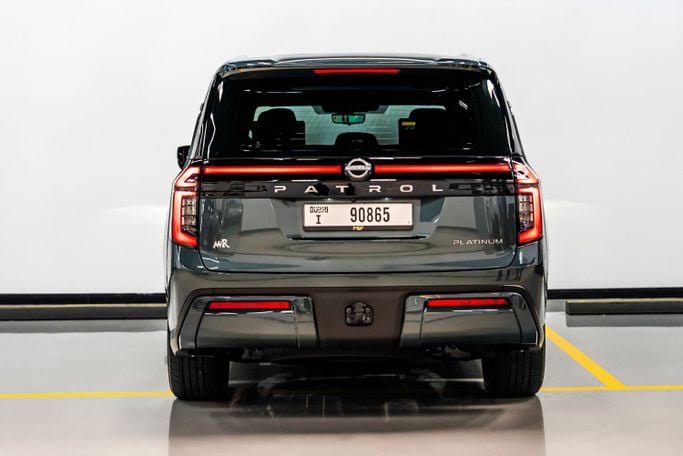 Nissan Patrol VI (Y62) Рестайлинг 2, 2025 внедорожник 5 дв. бизнес класса в Дубае от POF RENTAL зеленый цвет | AUTO.AE
