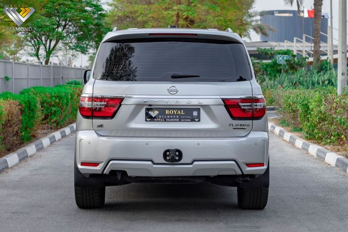 Подержанный Nissan Patrol VI (Y62) Рестайлинг 2, 5.6 л, 2021 в Дубае от Royal Daimond Motors Серый цвет. GCC | AUTO.AE