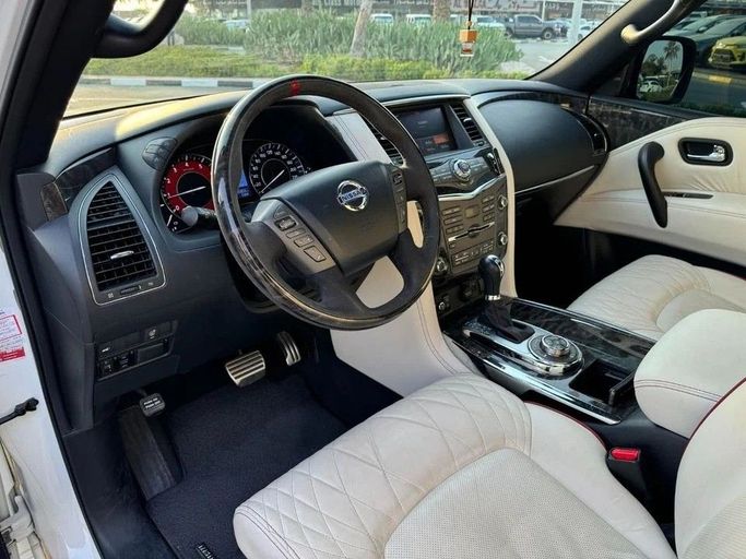 Подержанный Nissan Patrol VI (Y62) Рестайлинг, 5.6 л, 2018 в Дубае от Royal Motors Белый цвет. GCC | AUTO.AE