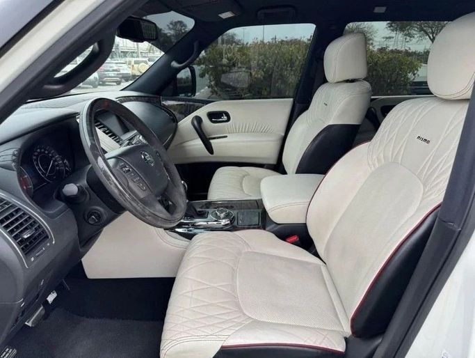 Подержанный Nissan Patrol VI (Y62) Рестайлинг 2, 5.6 л, 2019 в Дубае от Royal Motors Белый цвет. GCC | AUTO.AE
