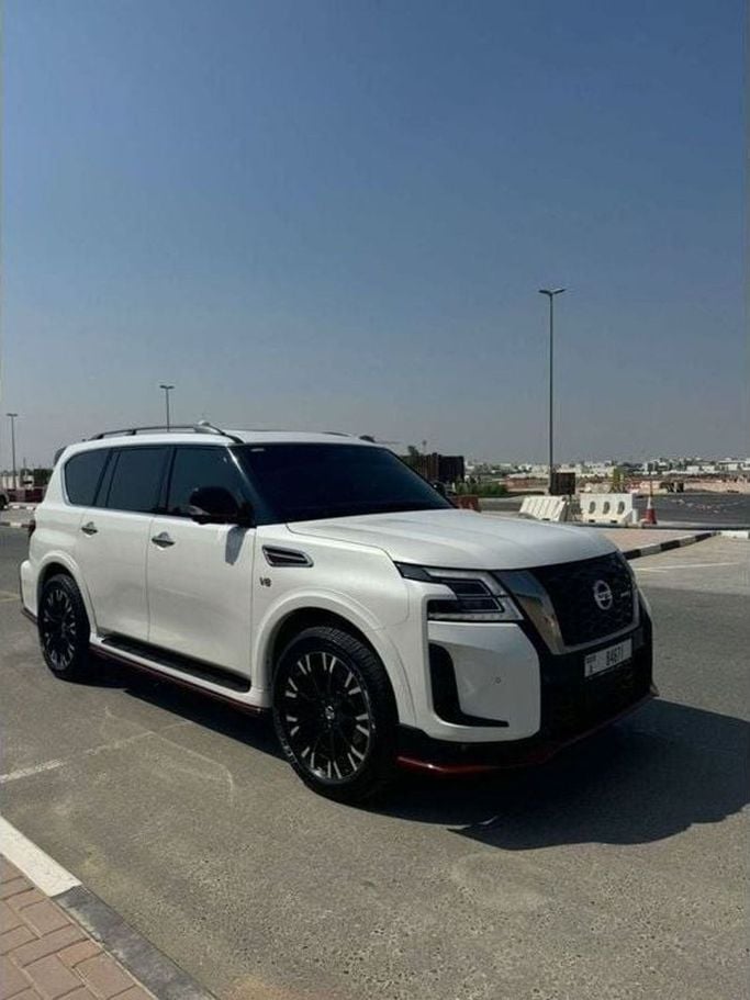 Подержанный Nissan Patrol VI (Y62) Рестайлинг 2, 5.6 л, 2021 в Дубае от Lahbab Motors Белый цвет. Other | AUTO.AE