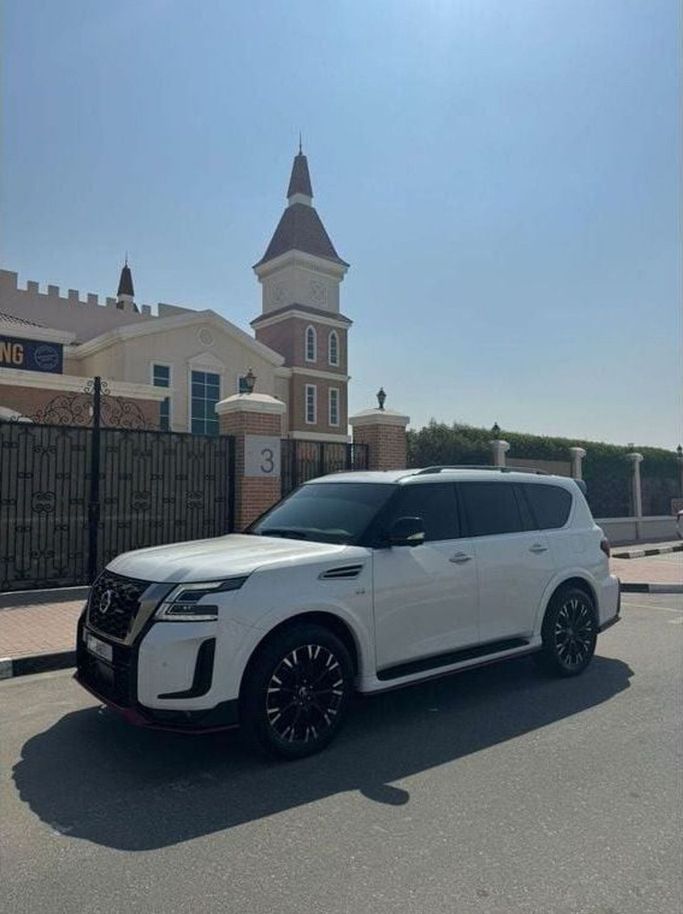 Подержанный Nissan Patrol VI (Y62) Рестайлинг 2, 5.6 л, 2021 в Дубае от Lahbab Motors Белый цвет. Other | AUTO.AE