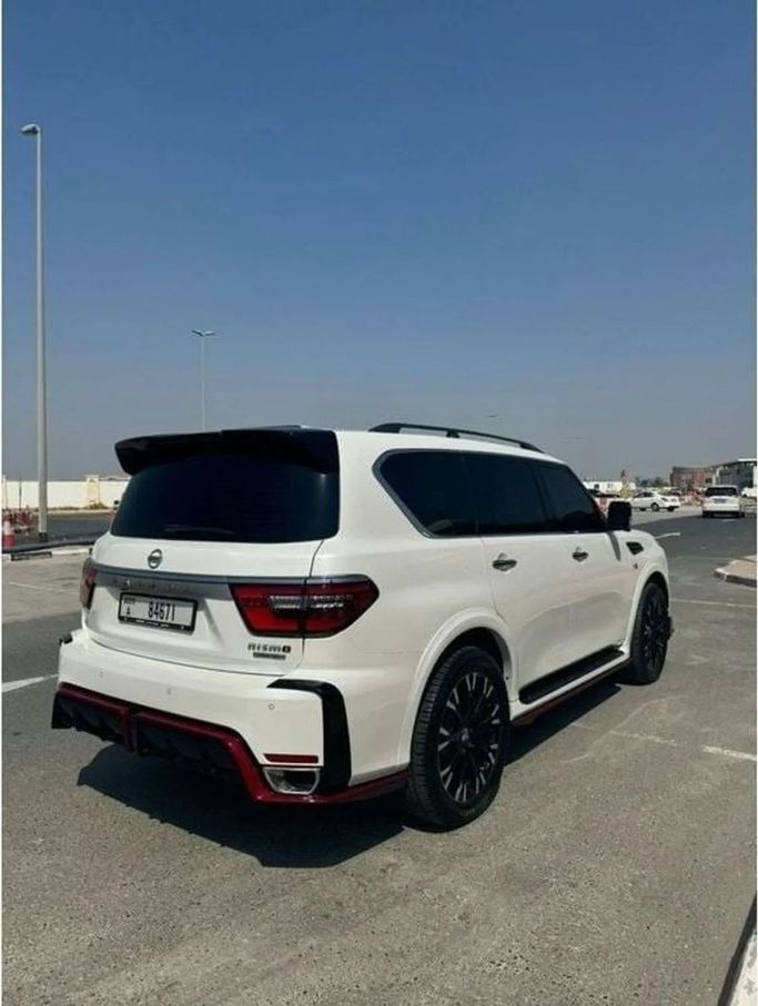 Подержанный Nissan Patrol VI (Y62) Рестайлинг 2, 5.6 л, 2021 в Дубае от Lahbab Motors Белый цвет. Other | AUTO.AE