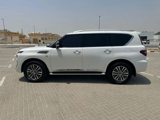 Подержанный Nissan Patrol VI (Y62) Рестайлинг 2, 5.6 л, 2020 в Дубае от Lahbab Motors Белый цвет. GCC | AUTO.AE