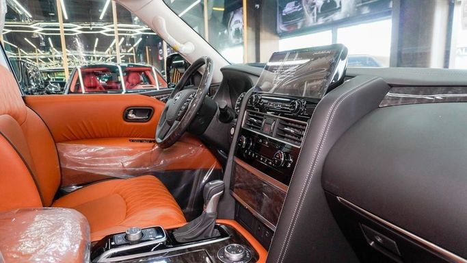 Новый Nissan Patrol VI (Y62) Рестайлинг 2, 5.6 л, 2024 в Дубае от Najem Motors Черный цвет. GCC | AUTO.AE