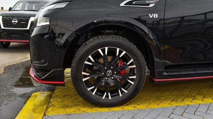 Новый Nissan Patrol VII (Y63), 3.8 л, 2024 в Дубае от Najem Motors Черный цвет. GCC | AUTO.AE