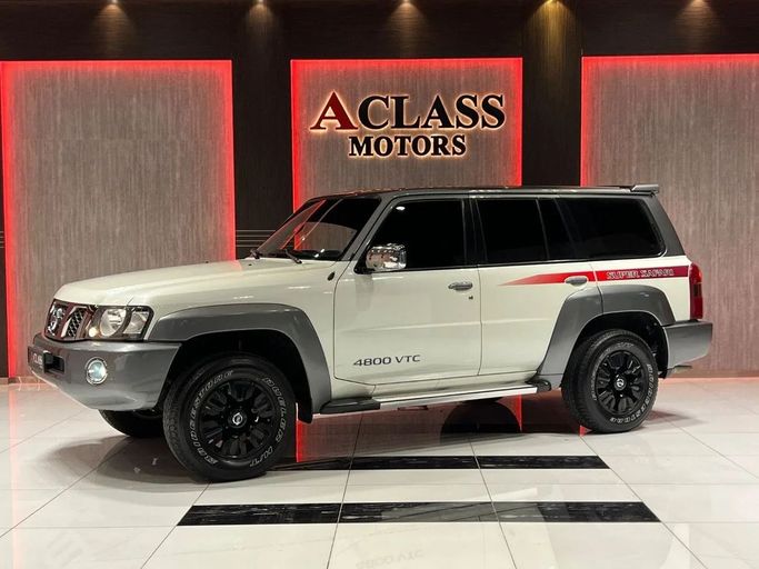 Used Nissan Patrol V (Y61) Facelift, 4.8 l, 2019 in Dubai by A Class Motors, White color.  | AUTO.AE
