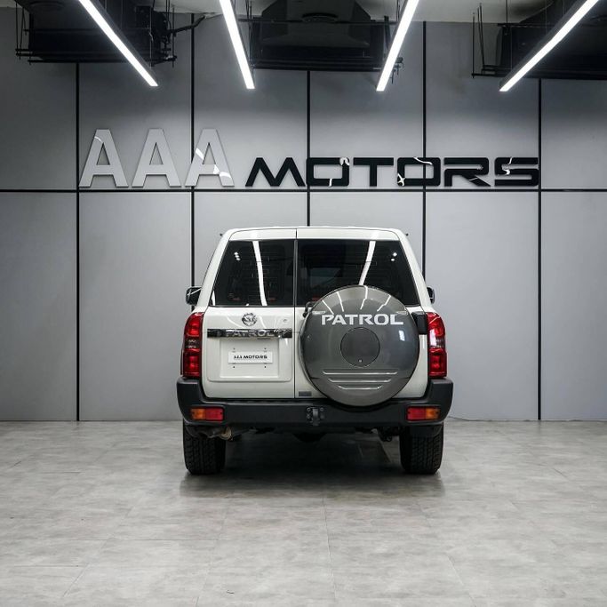 Used Nissan Patrol V (Y61) Facelift, 4.8 l, 2023 in Dubai by AAA Motors, White color. GCC Specs | AUTO.AE