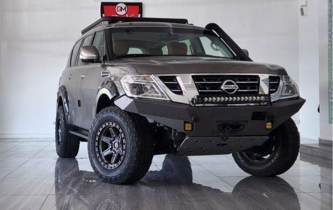 Подержанный Nissan Patrol VI (Y62) Рестайлинг, 5.6 л, 2016 в Дубае от Gulf Motors Коричневый цвет. GCC | AUTO.AE