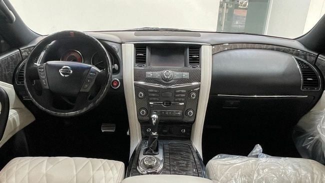 Used Nissan Patrol VI (Y62) Facelift, 5.6 l, 2017 in Dubai by Gulf Motors, Grey color. GCC Specs | AUTO.AE