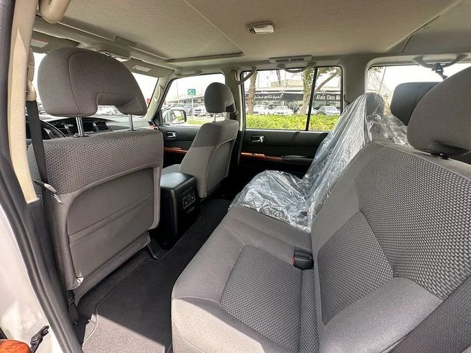 Used Nissan Patrol V (Y61) Facelift, 4.8 l, 2024 in Dubai by Formula Motors, White color. GCC Specs | AUTO.AE