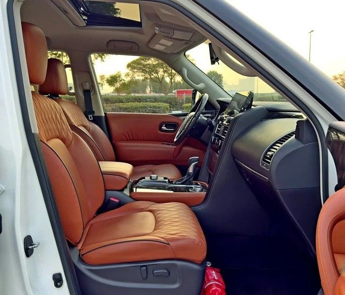 Подержанный Nissan Patrol VI (Y62) Рестайлинг 2, 4.0 л, 2023 в Дубае от Q Motors Белый цвет. GCC | AUTO.AE