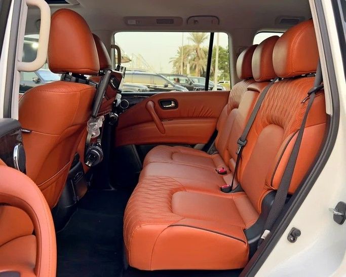 Подержанный Nissan Patrol VI (Y62) Рестайлинг 2, 4.0 л, 2023 в Дубае от Q Motors Белый цвет. GCC | AUTO.AE