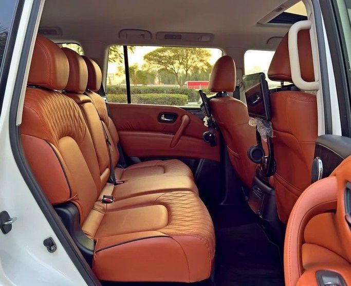 Подержанный Nissan Patrol VI (Y62) Рестайлинг 2, 4.0 л, 2023 в Дубае от Q Motors Белый цвет. GCC | AUTO.AE