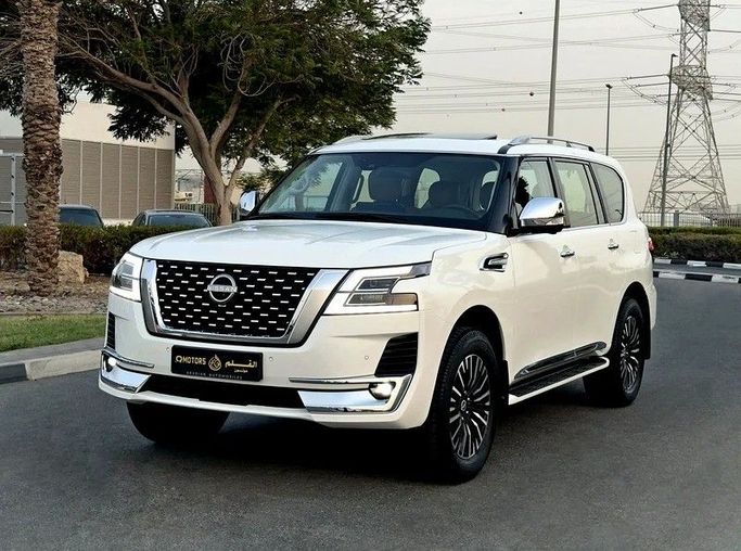 Подержанный Nissan Patrol VI (Y62) Рестайлинг 2, 4.0 л, 2023 в Дубае от Q Motors Белый цвет. GCC | AUTO.AE