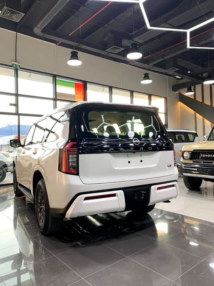 Новый Nissan Patrol VII (Y63), 3.5 л, 2026 в Дубае от BANIYAS CARS SHOWROOM Белый цвет. GCC | AUTO.AE