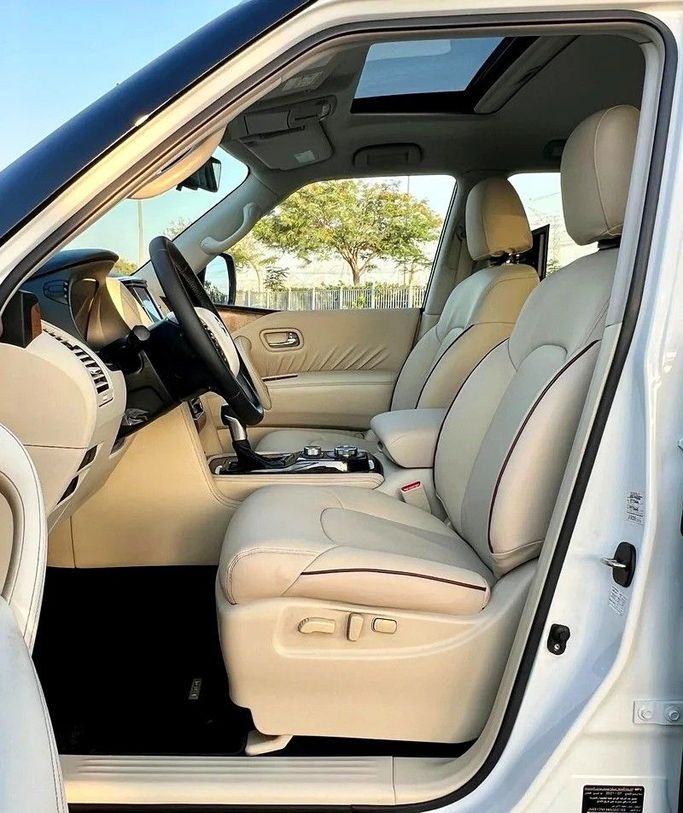 Подержанный Nissan Patrol VI (Y62) Рестайлинг 2, 5.6 л, 2021 в Дубае от Designo Cars Trading Белый цвет. GCC | AUTO.AE