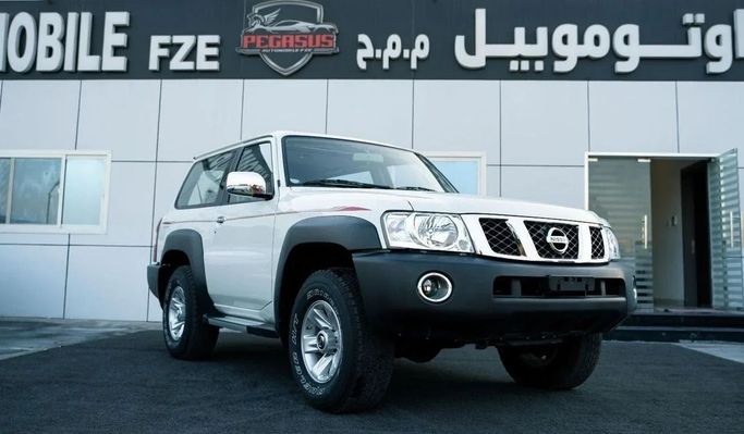 Новый Nissan Patrol V (Y61) Рестайлинг, 4.8 л, 2023 в Дубае от Pegasus Automobile Белый цвет. GCC | AUTO.AE