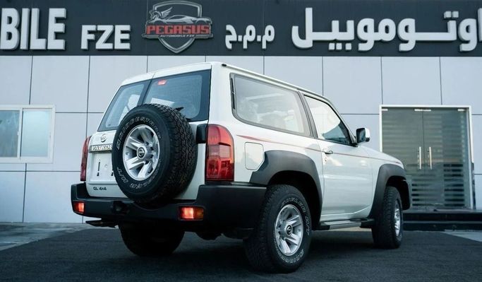 Новый Nissan Patrol V (Y61) Рестайлинг, 4.8 л, 2023 в Дубае от Pegasus Automobile Белый цвет. GCC | AUTO.AE