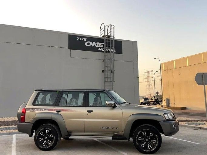 Новый Nissan Patrol V (Y61) Рестайлинг, 4.8 л, 2024 в Дубае от The One Motors Золотистый цвет. GCC | AUTO.AE