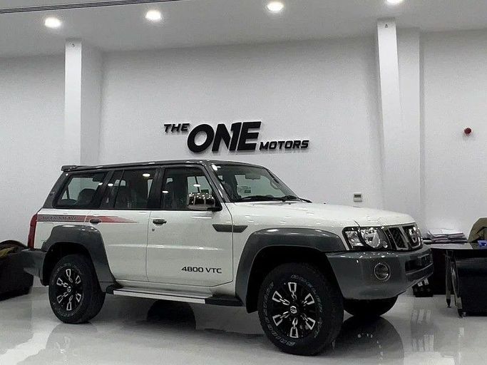 Новый Nissan Patrol V (Y61) Рестайлинг, 4.8 л, 2024 в Дубае от The One Motors Белый цвет. GCC | AUTO.AE