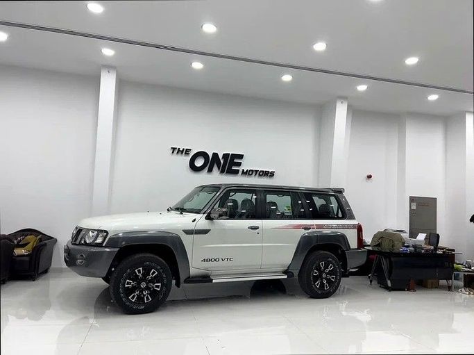 Новый Nissan Patrol V (Y61) Рестайлинг, 4.8 л, 2024 в Дубае от The One Motors Белый цвет. GCC | AUTO.AE