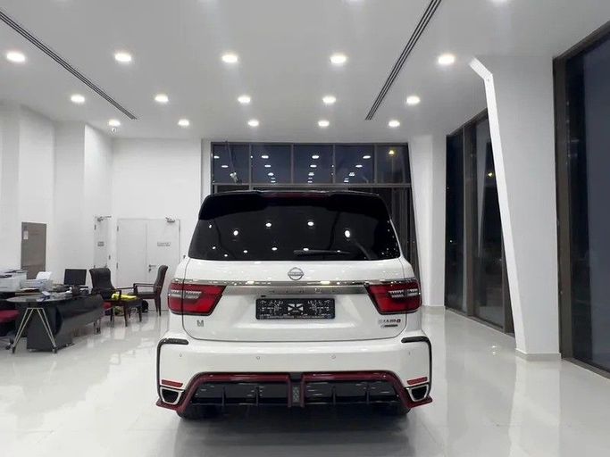 Подержанный Nissan Patrol VII (Y63), 3.5 л, 2024 в Дубае от The One Motors Белый цвет. GCC | AUTO.AE