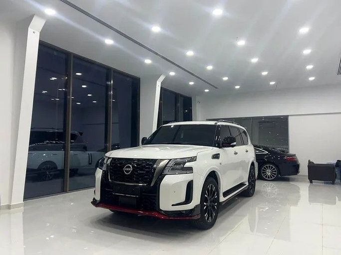 Подержанный Nissan Patrol VII (Y63), 3.5 л, 2024 в Дубае от The One Motors Белый цвет. GCC | AUTO.AE