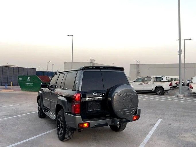 Подержанный Nissan Patrol V (Y61) Рестайлинг, 4.8 л, 2024 в Дубае от The One Motors Черный цвет. GCC | AUTO.AE