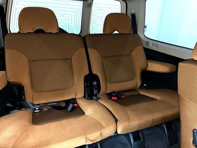 Подержанный Nissan Patrol V (Y61) Рестайлинг, 4.8 л, 2024 в Дубае от The One Motors Бежевый цвет. GCC | AUTO.AE