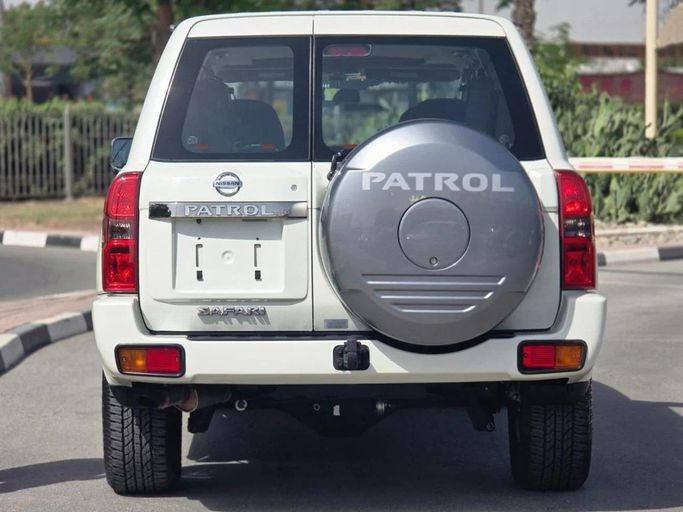 Used Nissan Patrol V (Y61) Facelift, 4.8 l, 2021 in Dubai by US Motors, White color. GCC Specs | AUTO.AE