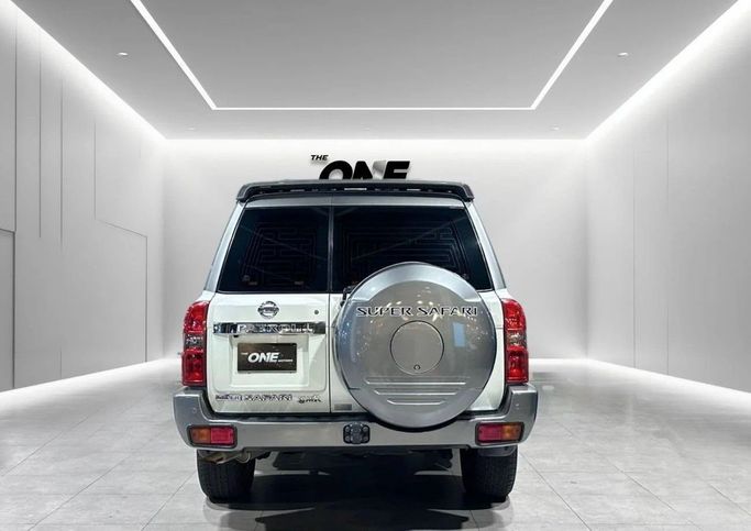 Used Nissan Patrol V (Y61) Facelift, 4.8 l, 2018 in Dubai by The One Motors, White color. GCC Specs | AUTO.AE